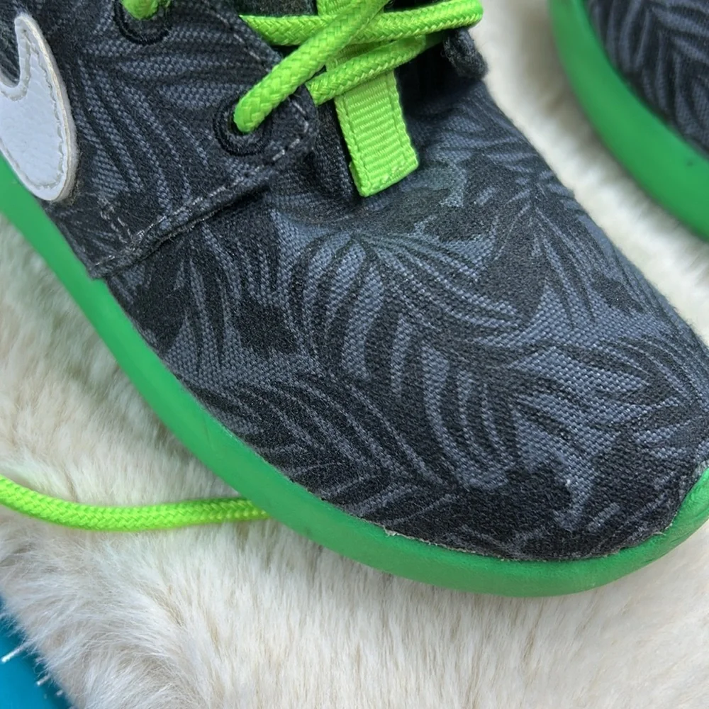 Nike lace up